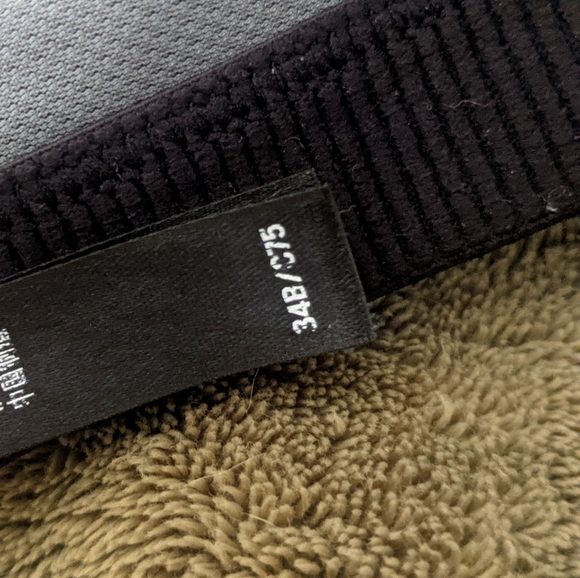 Victoria Secret sports bra - Picture 6 of 7